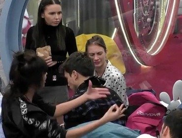 GF Vip, scontro di fuoco tra Dana e Nicole: le frasi mai andate in onda