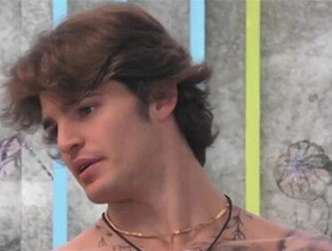 GF, Paolo si dichiara a Letizia. Poi si pente e complimenti a un'altra