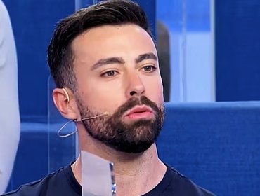 Uomini e Donne, Andrea Foriglio vuole il trono: appello a Maria De Filippi