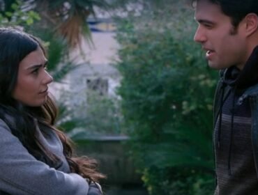 Un posto al sole, spoiler: Nunzio chiede aiuto a Rossella, ma Riccardo non ci sta 