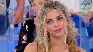 Uomini e Donne anticipazioni 5 dicembre 2022: studio commosso, Carola fa una gaffe