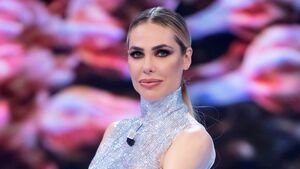 Ilary Blasi resta a Canale 5, in dubbio L’Isola: parla Berlusconi