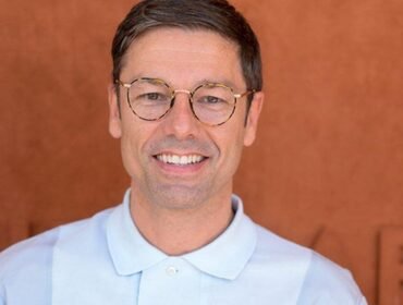 Stephane Jarny, chi è il direttore artistico del serale di Amici 22: carriera e vita privata