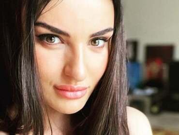 Arisa festeggia il compleanno con il fidanzato e scrive una lettera a se stessa