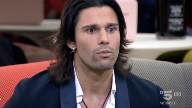 Luca Onestini contro gli autori del GF Vip: clip manomesse? (VIDEO)