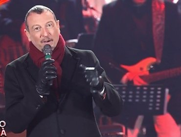 L'Anno che Verrà stasera in ritardo, Amadeus cambia orario: ecco perchè