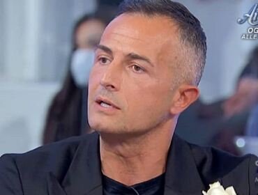 Uomini e Donne, anticipazioni 24 novembre 2022: Riccardo ci riprova con una dama