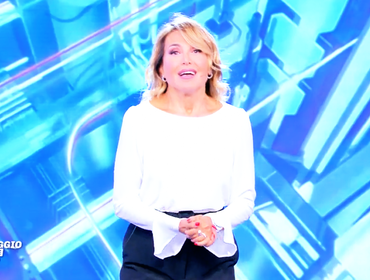 Pomeriggio 5, cancellati video social di Barbara d'Urso: che bassezza!