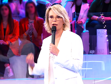 Ascolti tv ieri: vince Amici Serale ma ha fatto di meglio, regge Rai1. I dati