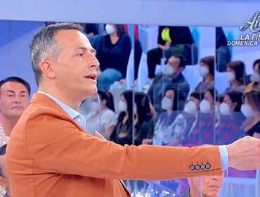 Uomini e Donne, Alessandro parla di Ida e Riccardo s'indispettisce: 'Mi sono stancato'