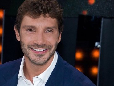 Stefano De Martino rifatto, cosa ha cambiato? Parla chirurgo