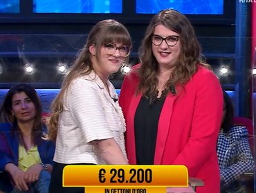Ascolti TV 24 aprile, Amadeus gongola: Soliti Ignoti gioca con le sorelle di Vicenza