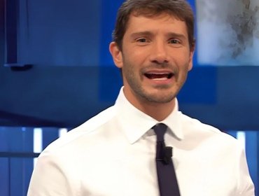 Stefano De Martino, il gesto che nessuno si aspettava: silenzio rotto