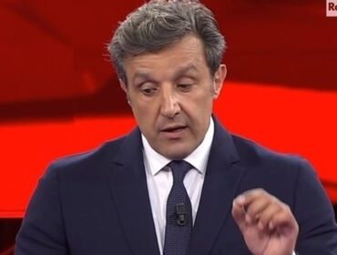 L'eredità, irruzione di Gabriele Cirilli: 'Fermi tutti'