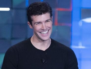 Roberto Bolle fidanzato: nuove foto con Daniel. Rai silura il ballerino?
