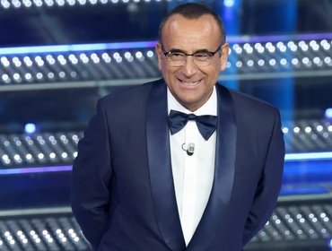 Scaletta Sanremo quarta serata 2025: cover, duetti, ospiti e co-conduttori