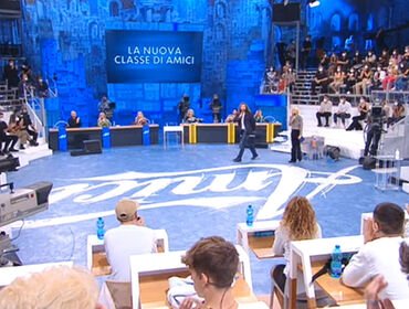 Ascolti TV 19 settembre, debutto convincente per la versione domenicale di Amici