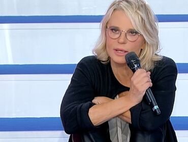 Uomini e Donne scandalo Trono Classico: tronista e profili fake scoperti
