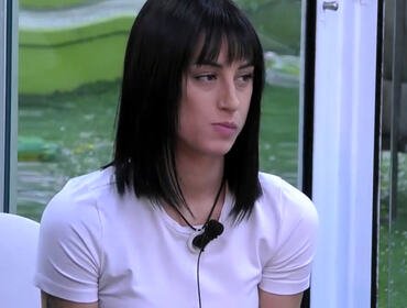 GF, Letizia Petris imbarazza Greta Rossetti, il pubblico sbotta (Video)