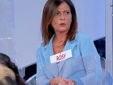 Uomini e Donne, Biagio esce con Daniela ma Rosy la smaschera pubblicamente