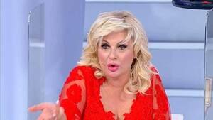 Tina Cipollari rifatta, chirurgo svela: «Ha ancora tanto da fare»