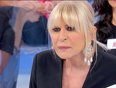 Uomini e Donne, Gemma Galgani si lamenta di Costabile: 'si è addormentato'