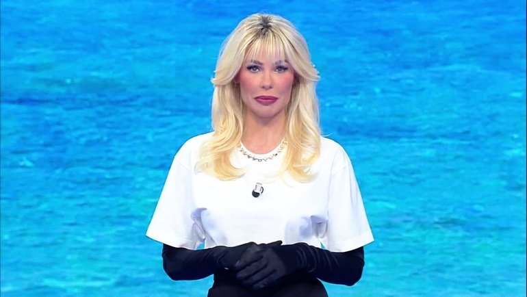Ilary Blasi parte col botto: Totti, frecciate e nuovo look all'Isola 2023