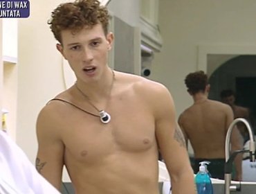 Amici 22 inediti e classifica, Linus contro Wax: si ispira a Blanco?