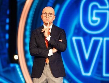 GF Vip, la Casa spaccata in due: volano insulti tra i concorrenti