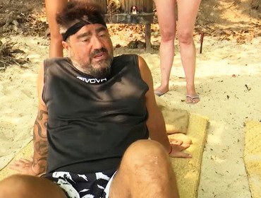 Paolo Noise malore all'Isola, portato via dai medici: come sta ora