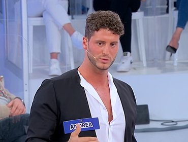 Uomini e Donne, la scelta di Veronica Rimondi non è Andrea: Tina dispiaciuta
