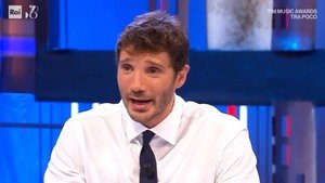 Affari Tuoi si allunga? Stefano De Martino in prima serata su Rai1