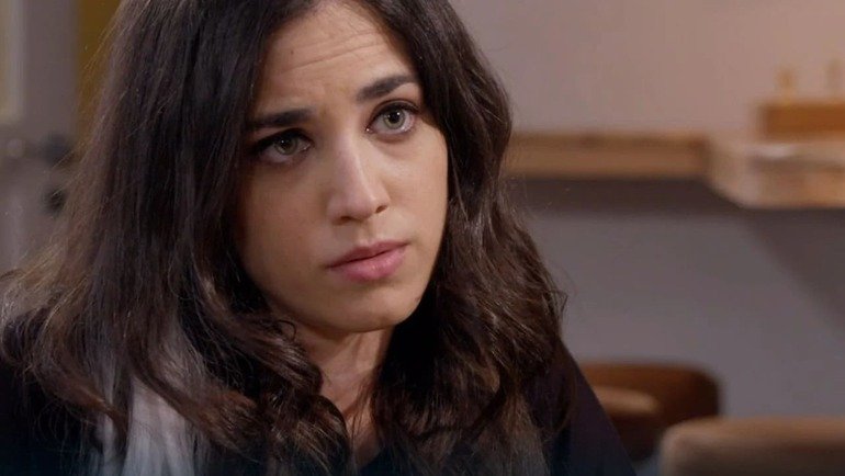 Un posto al sole, anticipazioni 24 marzo 2023: Manuela si mette nei guai 