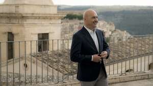 Il Commissario Montalbano, trama 25 maggio: un efferato delitto