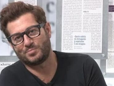 Enrico Papi via da Mediaset? Futuro a rischio e vertici delusi