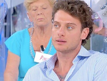 Anticipazioni Uomini e Donne 18 ottobre 2022: scatta bacio al trono classico