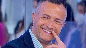 Riccardo Guarnieri assente a Uomini e Donne: «Visto con una donna»