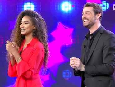 L'eredità, Samira festeggia il compleanno e Andrea imita Mahmood