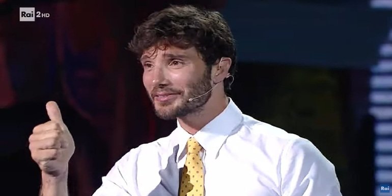 Stefano De Martino in imbarazzo a Made in Sud: ecco cosa è successo
