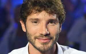Stefano De Martino condurrà un programma serale su Italia 1? L’indiscrezione