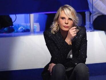 Maria De Filippi, le sue parole a C'è Posta Per Te dopo morte Costanzo