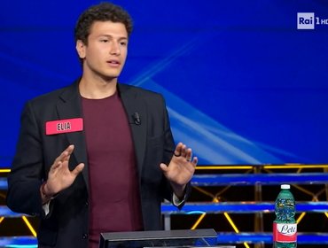 L'Eredità, Elia non va in 'riserva' e Flavio Insinna si sbilancia sulla benzina