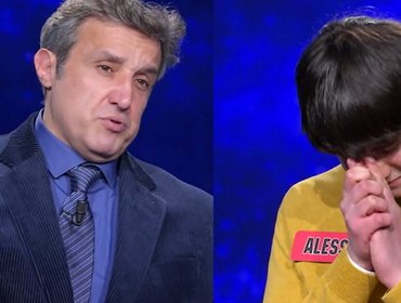 L'Eredità, Alessio non digerisce la 'ciliegia' e Insinna lo redarguisce: 'I fondamentali'