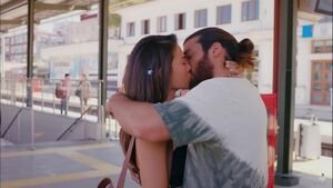 Daydreamer, spoiler turchi: Can ferma Sanem alla stazione