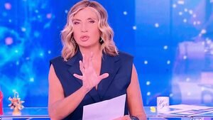 Myrta Merlino annulla vacanze e resta a Pomeriggio 5 in crisi: situazione rovente