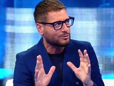 Isola, Enrico Papi ridimensionato: perché non può essere mandato via