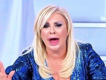 Tina Cipollari furiosa: «Sarò a Uomini e Donne, basta fake news»