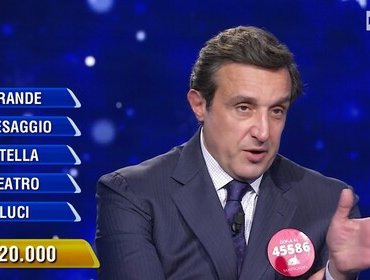 Ascolti TV 23 dicembre, L'Eredità tiene duro sotto le feste: Laura dà spettacolo e perde