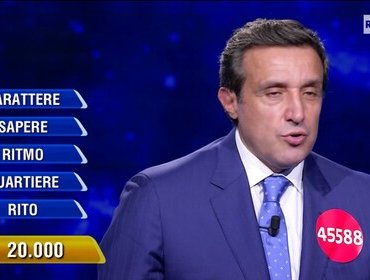 Ascolti TV 4 dicembre, segni di cedimento per Flavio Insinna: L'Eredità in calo