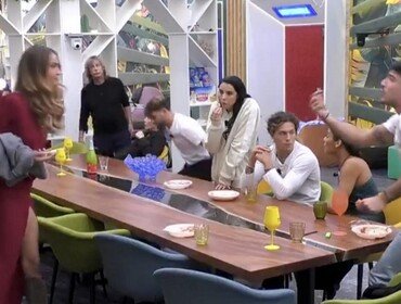 Lite al Grande Fratello Lorenzo contro Helena: urla e lacrime. VIDEO